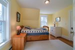 Guest cottage bedroom with 1 twin bed